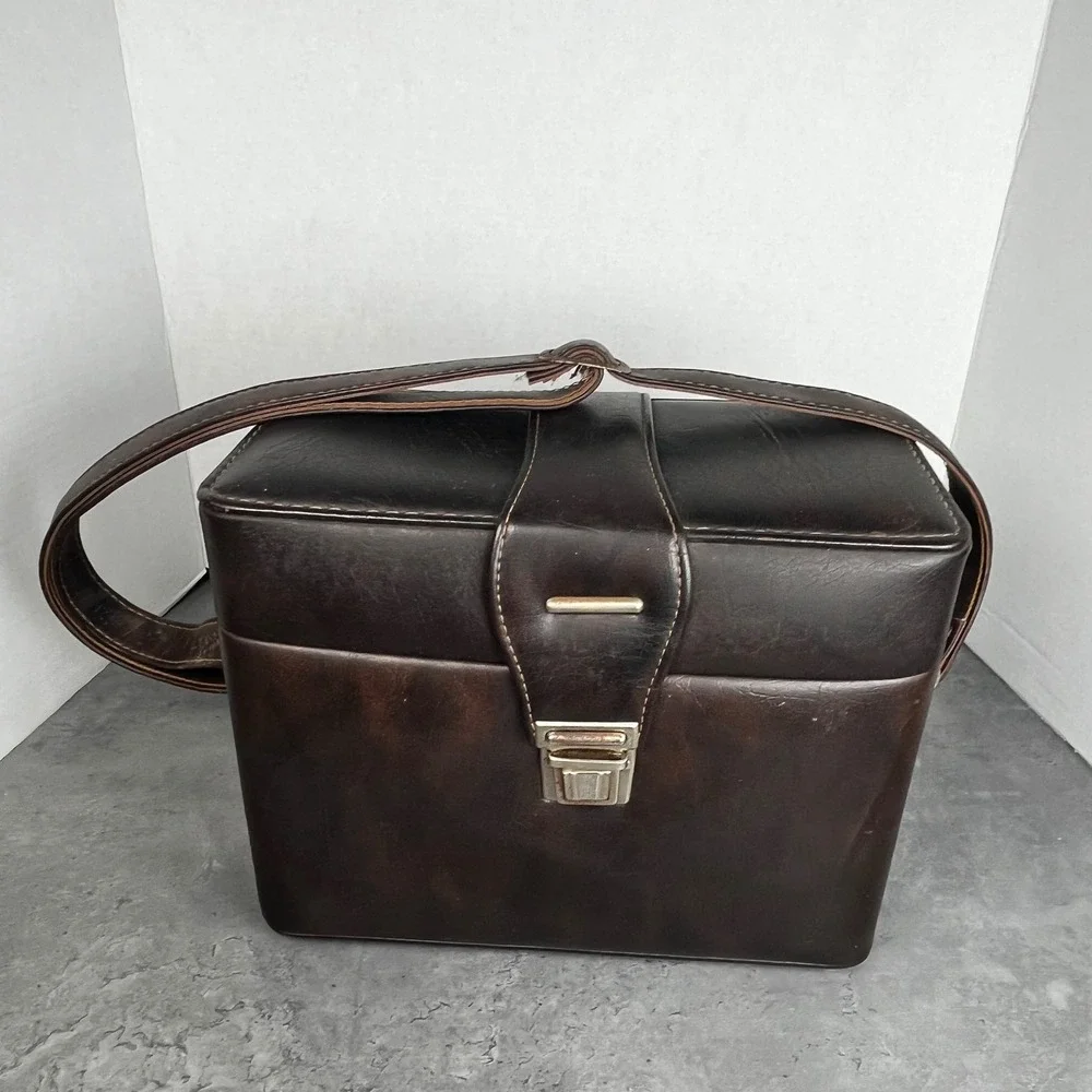 VTG Brown Faux Leather Hard Shell Camera Bag w/ Removable Insert Latch‎ Closure